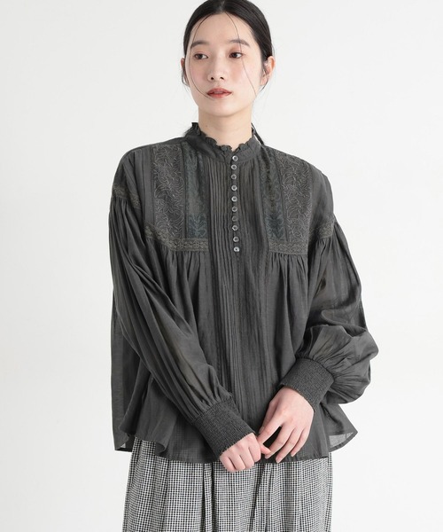 studio CLIP（スタディオクリップ）の「《natural by clip》エンブロイダリーブラウス（シャツ/ブラウス・レディース・ホワイト/アイボリー/ブラック・FREE）」の10枚目の写真