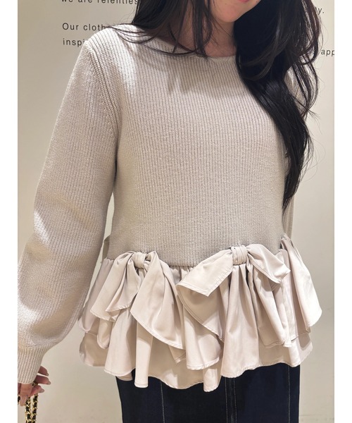 Apuweiser-riche（アプワイザーリッシェ）の「リボンフリルヘムショートニット（ニット/セーター・レディース・ブラック系その他/グレイッシュベージュ/ホワイト/ピンク・2）」の4枚目の写真