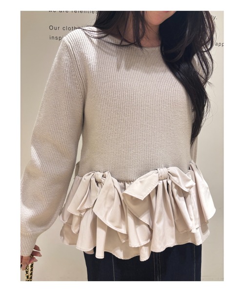 Apuweiser-riche（アプワイザーリッシェ）の「リボンフリルヘムショートニット（ニット/セーター・レディース・ブラック系その他/グレイッシュベージュ/ホワイト/ピンク・2）」の5枚目の写真