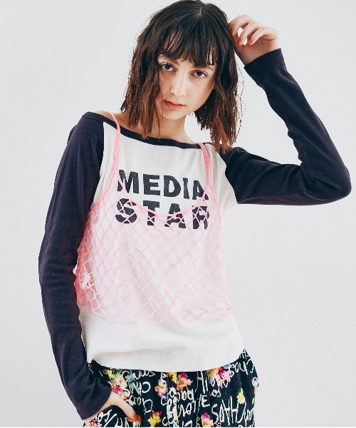 RNA(アールエヌエー)の「M2592 オフショルラグランロンT(Tシャツ/カットソー・レディース・マスタード/ホワイト×レッド/ホワイト×ブラック・MEDIUM)」の1枚目の写真