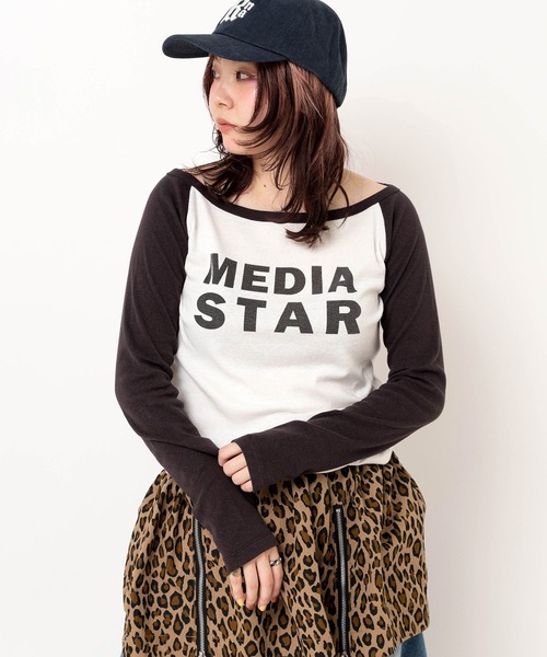 RNA(アールエヌエー)の「M2592 オフショルラグランロンT(Tシャツ/カットソー・レディース・マスタード/ホワイト×レッド/ホワイト×ブラック・MEDIUM)」の7枚目の写真