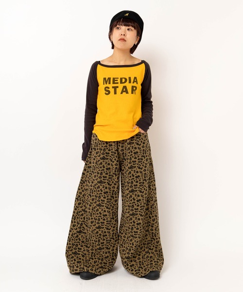 RNA(アールエヌエー)の「M2592 オフショルラグランロンT(Tシャツ/カットソー・レディース・マスタード/ホワイト×レッド/ホワイト×ブラック・MEDIUM)」の10枚目の写真