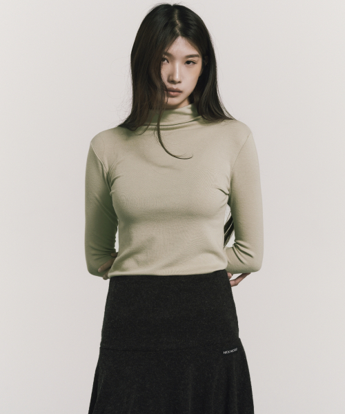 NICK&NICOLE（ニックアンドニコール）の「[ESSENTIAL] HIGH NECK SLIM TOP_LIGHT GREEN（Tシャツ/カットソー・レディース・その他・FREE）」の2枚目の写真
