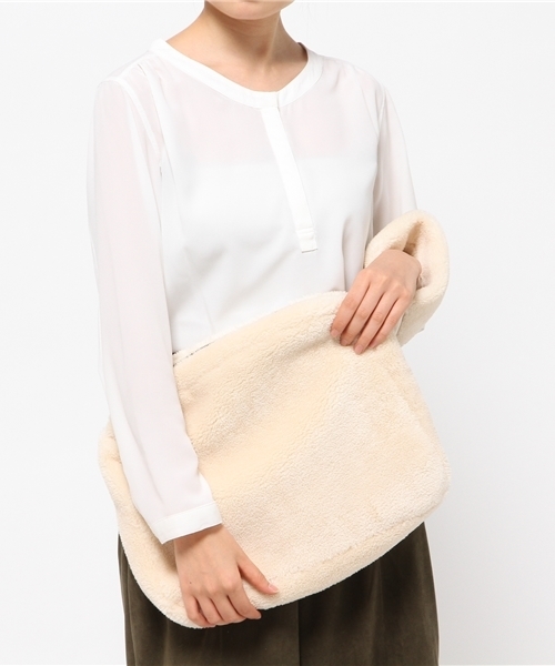 Kastane（カスタネ）の「ボアクラッチ（トートバッグ・レディース・アイボリー/チャコールグレー・FREE）」の9枚目の写真