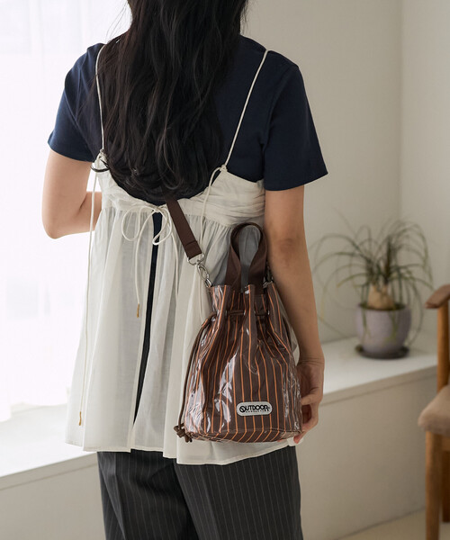FREAK'S STORE(フリークスストア)の「OUTDOOR PRODUCTS × FREAK'S STORE/アウトドアプロダクツ 別注 2WAY ストライプ巾着バッグ/PVCバッグ(ショルダーバッグ・レディース・ブラウン/ブルー/ベージュ・ONE SIZE)」の8枚目の写真