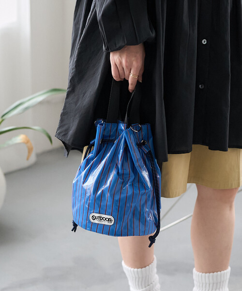 FREAK'S STORE(フリークスストア)の「OUTDOOR PRODUCTS × FREAK'S STORE/アウトドアプロダクツ 別注 2WAY ストライプ巾着バッグ/PVCバッグ(ショルダーバッグ・レディース・ブラウン/ブルー/ベージュ・ONE SIZE)」の16枚目の写真