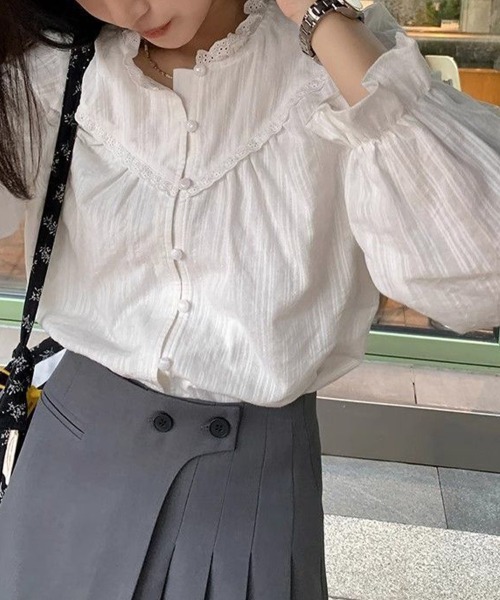 Flugge(フラッジー)の「ボタン付きレースブラウス(シャツ/ブラウス・レディース・ホワイト・LARGE/MEDIUM)」の1枚目の写真