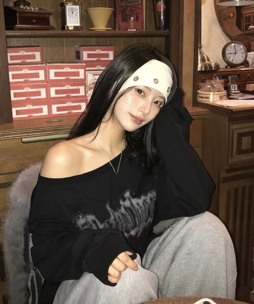 ROCKCAKE(ロックケーキ)の「Unbothered Long Sleeve Top - Black(スウェット・レディース・その他・SMALL)」の6枚目の写真
