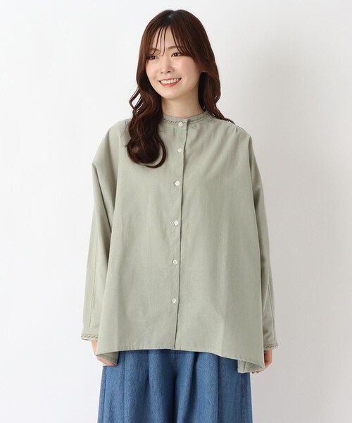 one'sterrace(ワンズテラス)の「綿麻スタンドカラー 刺繍入りブラウス(シャツ/ブラウス・レディース・アイボリー系8/ダークブラウン系8/グリーン系その他6・02)」の3枚目の写真