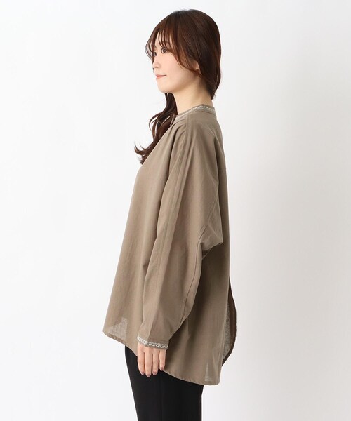 one'sterrace(ワンズテラス)の「綿麻スタンドカラー 刺繍入りブラウス(シャツ/ブラウス・レディース・アイボリー系8/ダークブラウン系8/グリーン系その他6・02)」の5枚目の写真