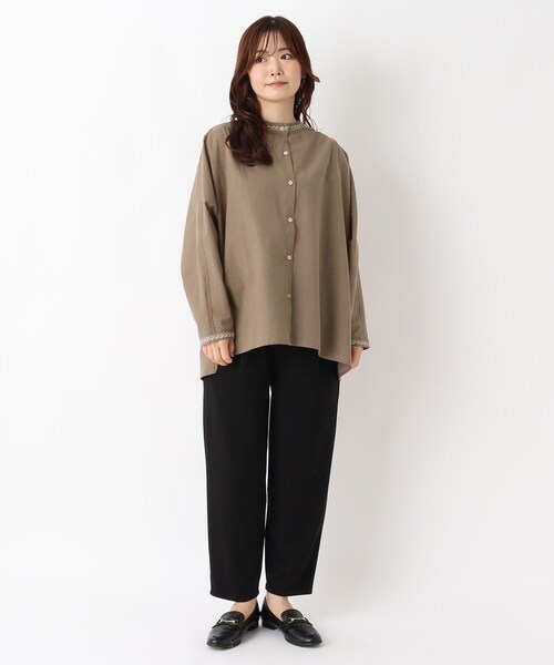 one'sterrace(ワンズテラス)の「綿麻スタンドカラー 刺繍入りブラウス(シャツ/ブラウス・レディース・アイボリー系8/ダークブラウン系8/グリーン系その他6・02)」の16枚目の写真