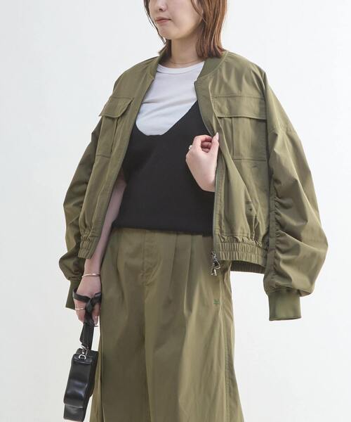 CONVERSE TOKYO(コンバーストウキョウ)の「GATHER SLEEVE MILITARY MA-1 JACKET(ブルゾン・レディース・ブラック/カーキ・FREE)」の3枚目の写真