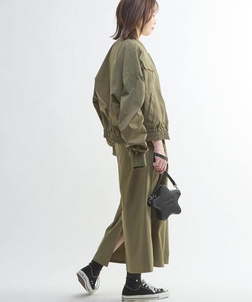 CONVERSE TOKYO(コンバーストウキョウ)の「GATHER SLEEVE MILITARY MA-1 JACKET(ブルゾン・レディース・ブラック/カーキ・FREE)」の6枚目の写真
