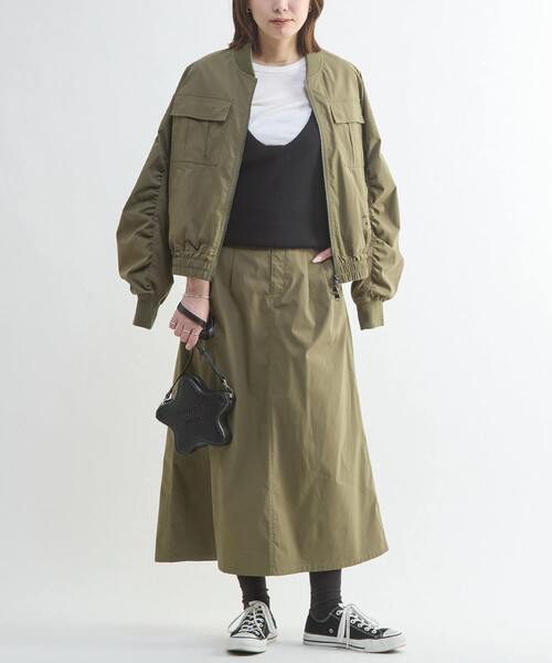 CONVERSE TOKYO(コンバーストウキョウ)の「GATHER SLEEVE MILITARY MA-1 JACKET(ブルゾン・レディース・ブラック/カーキ・FREE)」の7枚目の写真
