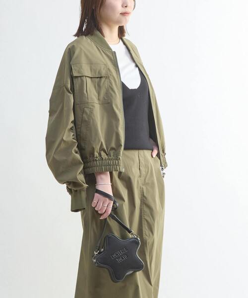 CONVERSE TOKYO(コンバーストウキョウ)の「GATHER SLEEVE MILITARY MA-1 JACKET(ブルゾン・レディース・ブラック/カーキ・FREE)」の8枚目の写真