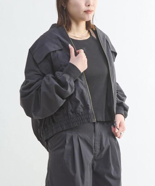 CONVERSE TOKYO(コンバーストウキョウ)の「GATHER SLEEVE MILITARY MA-1 JACKET(ブルゾン・レディース・ブラック/カーキ・FREE)」の13枚目の写真