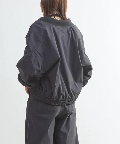 CONVERSE TOKYO(コンバーストウキョウ)の「GATHER SLEEVE MILITARY MA-1 JACKET(ブルゾン・レディース・ブラック/カーキ・FREE)」の14枚目の写真