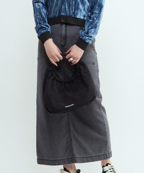 CONVERSE TOKYO（コンバーストウキョウ）の「2WAY ROPE HANDLE GATHERED SHOULDER BAG（ショルダーバッグ・レディース・チャコールグレー/ベージュ/ブラック・FREE）」の4枚目の写真
