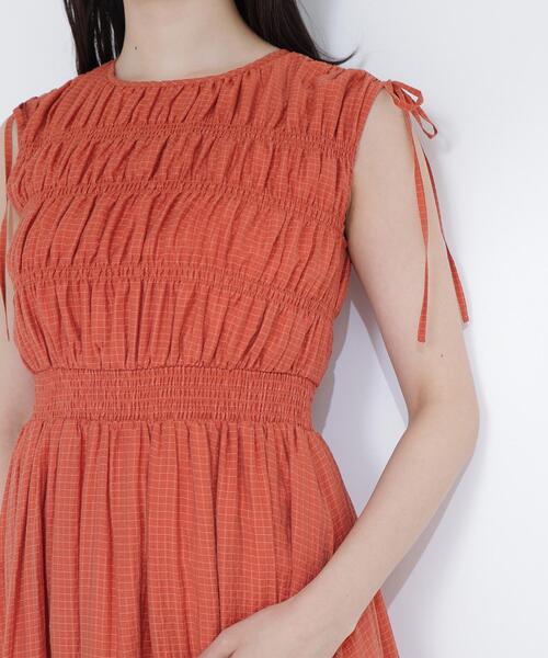 NATURAL BEAUTY BASIC(ナチュラルビューティーベーシック)の「◇シアーチェックギャザーワンピース(ワンピース・レディース・オレンジ/イエロー/ブラック・P/S/MEDIUM)」の16枚目の写真