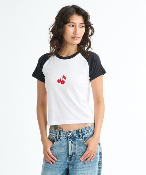RVCA(ルーカ)の「RVCA ウィメンズ ROAM RAGLAN CROPPED SS BABY TEE Tシャツ 【2026年春夏モデル】(Tシャツ/カットソー・レディース・ブラック/ブルー・MEDIUM/SMALL/LARGE)」の1枚目の写真