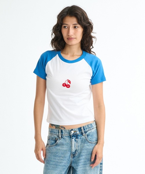 RVCA(ルーカ)の「RVCA ウィメンズ ROAM RAGLAN CROPPED SS BABY TEE Tシャツ 【2026年春夏モデル】(Tシャツ/カットソー・レディース・ブラック/ブルー・MEDIUM/SMALL/LARGE)」の5枚目の写真