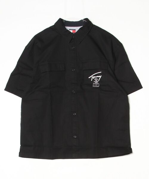 tommy jeans(トミー ジーンズ)の「ボクシースケーターシャツ(シャツ/ブラウス・メンズ・ブラック/アイボリー・SMALL/MEDIUM/X-LARGE/LARGE)」の1枚目の写真