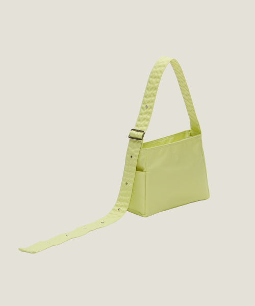MUCU AND EBONY（ムクアンドエボニー）の「Comfy Mini Cross Bag _ Lime（メッセンジャーバッグ・レディース・その他・FREE）」の2枚目の写真