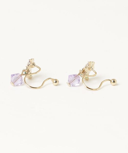 Zoule(ゾーラ)の「Zoule ゾーラ:FLOWER LETTER SERIES jewel flower letter3 花言葉 アジサイ クローバー イヤリング(イヤリング・レディース・パープル/グリーン・FREE)」の5枚目の写真