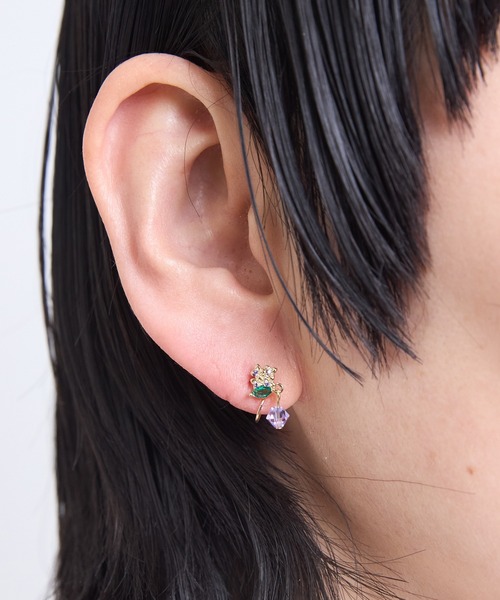 Zoule(ゾーラ)の「Zoule ゾーラ:FLOWER LETTER SERIES jewel flower letter3 花言葉 アジサイ クローバー イヤリング(イヤリング・レディース・パープル/グリーン・FREE)」の4枚目の写真