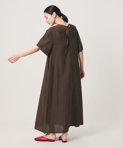 BEAUTY&YOUTH UNITED ARROWS(ビューティーアンドユースユナイテッドアローズ)の「シアー バックリボン ワンピース ウォッシャブル(ワンピース・レディース・ダークグレー/ライム/ブラック/ダークブラウン・S/M/XS)」の4枚目の写真