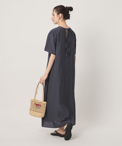 BEAUTY&YOUTH UNITED ARROWS(ビューティーアンドユースユナイテッドアローズ)の「シアー バックリボン ワンピース ウォッシャブル(ワンピース・レディース・ダークグレー/ライム/ブラック/ダークブラウン・S/M/XS)」の3枚目の写真