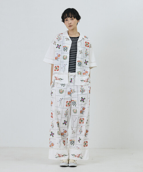 Freada(フリーダ)の「Freada/フリーダ パッチワーク花刺繍シャツ(シャツ/ブラウス・レディース・オフホワイト/ブラック・ONE SIZE)」の7枚目の写真