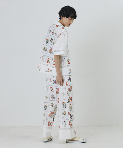 Freada(フリーダ)の「Freada/フリーダ パッチワーク花刺繍シャツ(シャツ/ブラウス・レディース・オフホワイト/ブラック・ONE SIZE)」の10枚目の写真