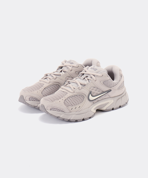 NIKE(ナイキ)の「《WEB限定追加》【NIKE/ナイキ】 ウィメンズV5 RNR:スニーカー(スニーカー・レディース・ベージュ・24.5cm/24cm/23.5cm/23cm)」の9枚目の写真