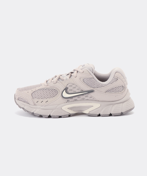 NIKE(ナイキ)の「《WEB限定追加》【NIKE/ナイキ】 ウィメンズV5 RNR:スニーカー(スニーカー・レディース・ベージュ・24.5cm/24cm/23.5cm/23cm)」の8枚目の写真
