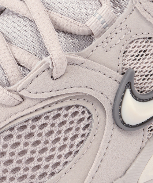 NIKE(ナイキ)の「《WEB限定追加》【NIKE/ナイキ】 ウィメンズV5 RNR:スニーカー(スニーカー・レディース・ベージュ・24.5cm/24cm/23.5cm/23cm)」の2枚目の写真