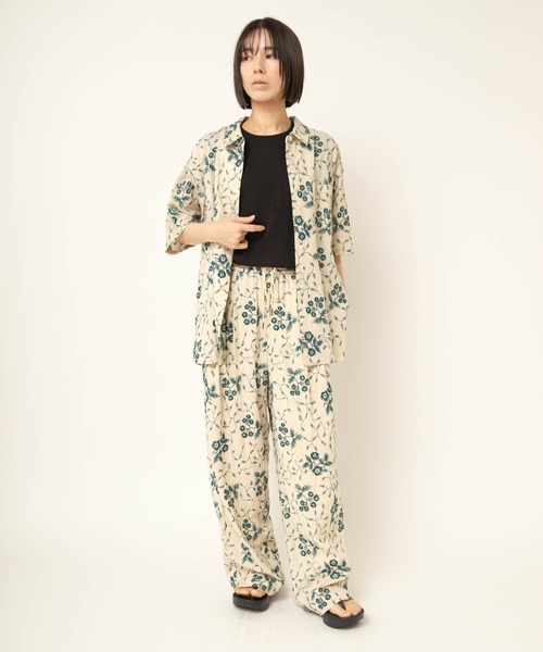 RNA-N(アールエヌエーエヌ)の「R4461 ボタニカル刺繍パンツ(その他パンツ・レディース・キナリ/ブラウン/グレイッシュベージュ・FREE)」の16枚目の写真