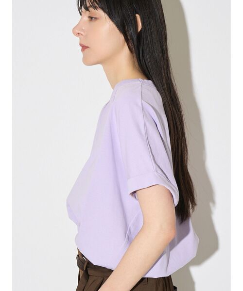 ELENDEEK(エレンディーク)の「ロールアップTカットソー(Tシャツ/カットソー・レディース・チャコールグレー/オフホワイト/ラベンダー・FREE)」の6枚目の写真