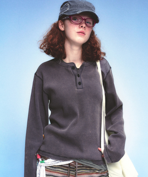 MAINBOOTH(メインブース)の「Washed Henley T-shirt(CHARCOAL)(Tシャツ/カットソー・レディース・その他・1/2)」の9枚目の写真