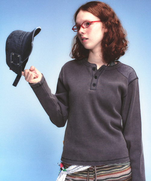 MAINBOOTH(メインブース)の「Washed Henley T-shirt(CHARCOAL)(Tシャツ/カットソー・レディース・その他・1/2)」の8枚目の写真