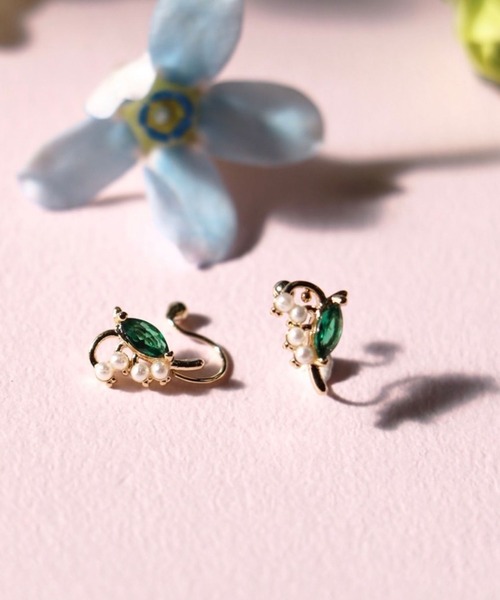 Zoule(ゾーラ)の「Zoule ゾーラ:FLOWER LETTER SERIES jewel flower letter1 花言葉 チューリップ スズラン イヤリング(イヤリング・レディース・ホワイト/レッド・FREE)」の2枚目の写真