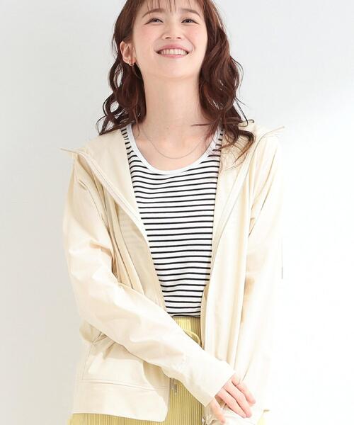 SHOO・LA・RUE（シューラルー）の「【ひんやり/UV/洗濯機可】日焼け対策も快適に 指穴つき ジップパーカー（パーカー・レディース・ブラック/サックスブルー/ライトベージュ・03/02/01/04）」の2枚目の写真