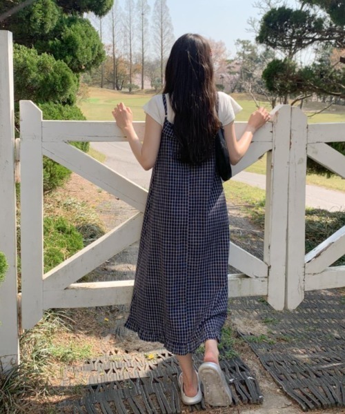 AMAJI(アマジ)の「チェック柄 キャミソール ワンピース(ワンピース・レディース・ネイビー・FREE)」の5枚目の写真