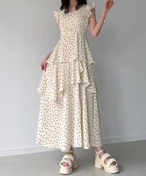 junoah(ジュノア)の「ドットフリルスリーブスリットティアードワンピース(ワンピース・レディース・ホワイト/ブラック/アイボリー・LARGE/MEDIUM/SMALL)」の13枚目の写真