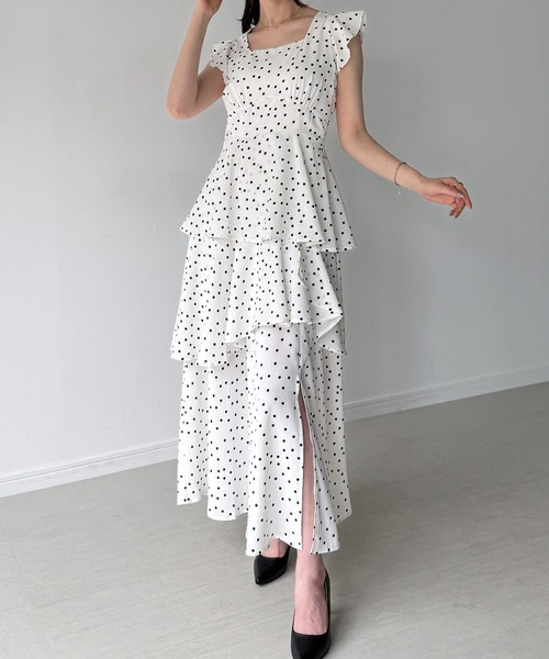 junoah(ジュノア)の「ドットフリルスリーブスリットティアードワンピース(ワンピース・レディース・ホワイト/ブラック/アイボリー・LARGE/MEDIUM/SMALL)」の10枚目の写真