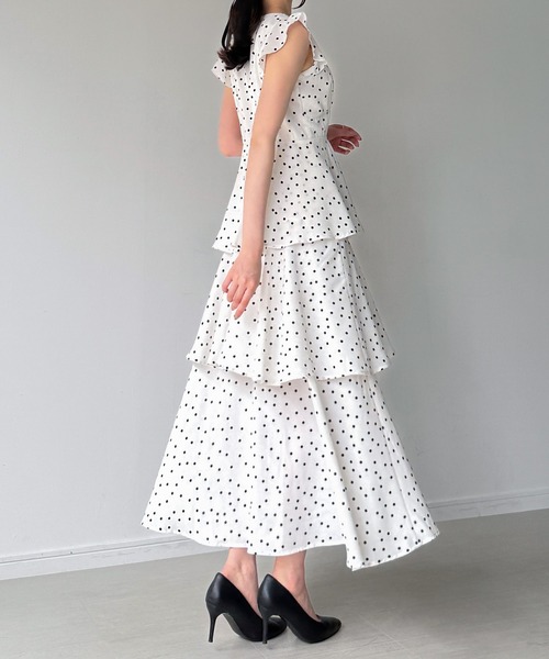junoah(ジュノア)の「ドットフリルスリーブスリットティアードワンピース(ワンピース・レディース・ホワイト/ブラック/アイボリー・LARGE/MEDIUM/SMALL)」の9枚目の写真