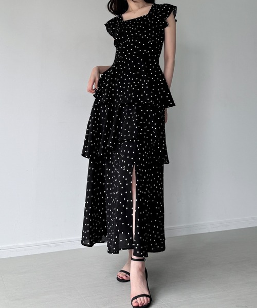 junoah(ジュノア)の「ドットフリルスリーブスリットティアードワンピース(ワンピース・レディース・ホワイト/ブラック/アイボリー・LARGE/MEDIUM/SMALL)」の7枚目の写真