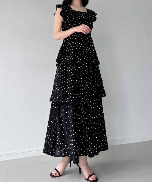 junoah(ジュノア)の「ドットフリルスリーブスリットティアードワンピース(ワンピース・レディース・ホワイト/ブラック/アイボリー・LARGE/MEDIUM/SMALL)」の6枚目の写真