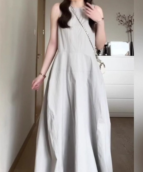 AMAJI(アマジ)の「ノースリーブ フレア ワンピース(ワンピース・レディース・グレー・SMALL/MEDIUM/LARGE/X-LARGE)」の1枚目の写真