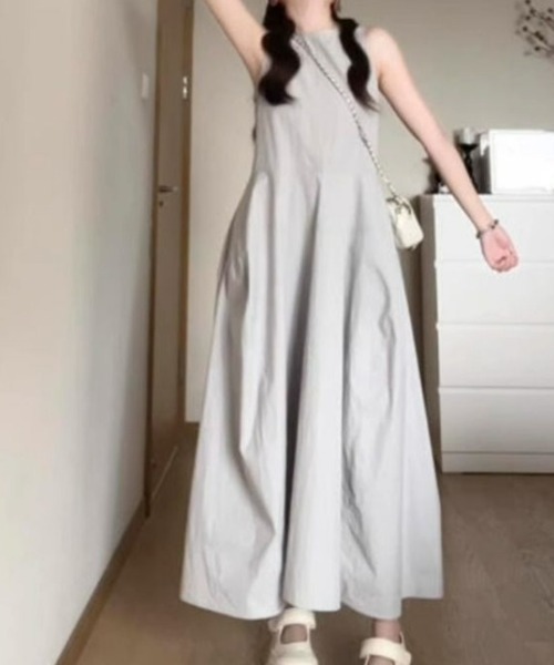 AMAJI(アマジ)の「ノースリーブ フレア ワンピース(ワンピース・レディース・グレー・SMALL/MEDIUM/LARGE/X-LARGE)」の2枚目の写真